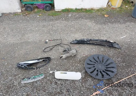 2023 Tesla Model Y Awd/Long Range Dual Motor All-Wheel Drive из США, поврежденный, VIN 7SAYGDEE9PF630169